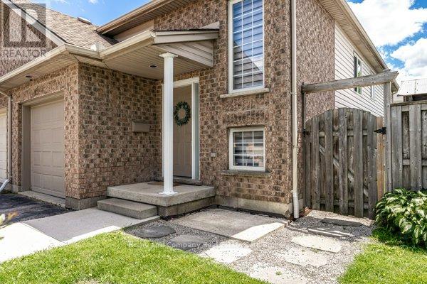 127 Walsh Crescent Property Photo 3