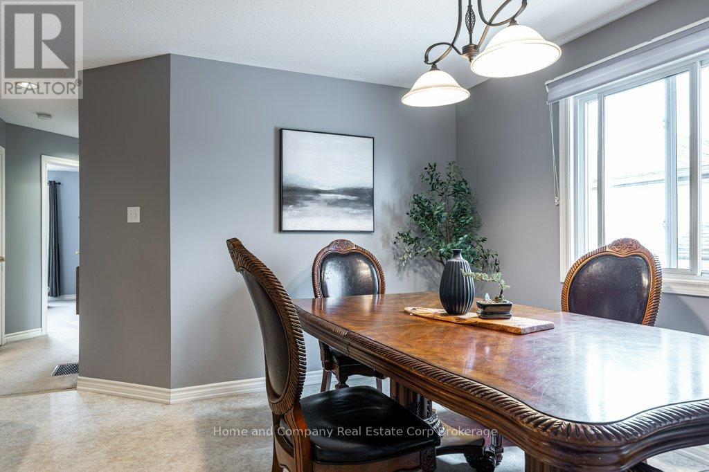 127 Walsh Crescent Property Photo 7