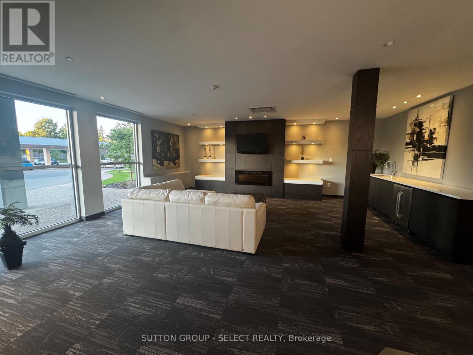 300 - 1705 Fiddlehead Place Property Photo 4