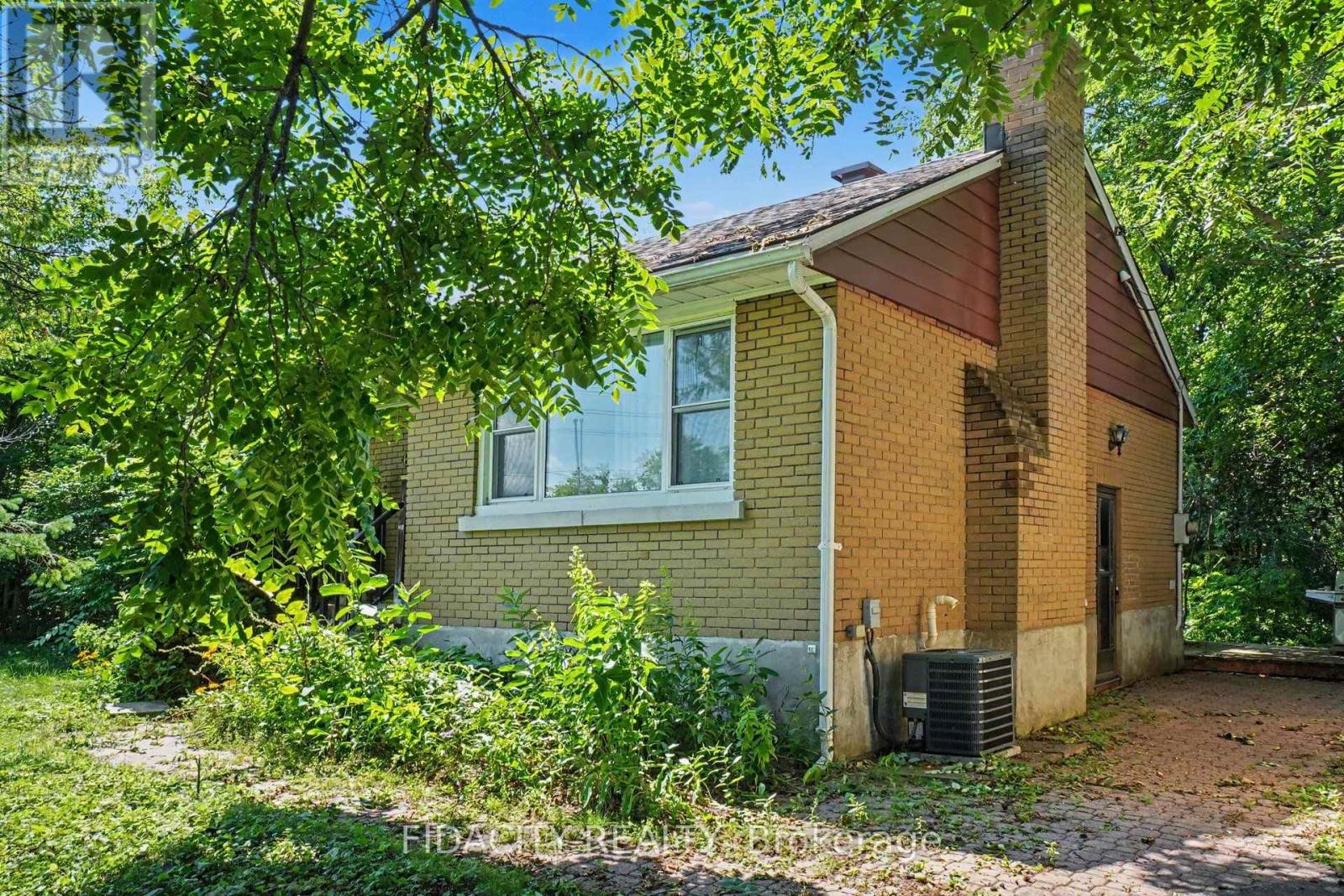 6 Malcolm Place Property Photo 4