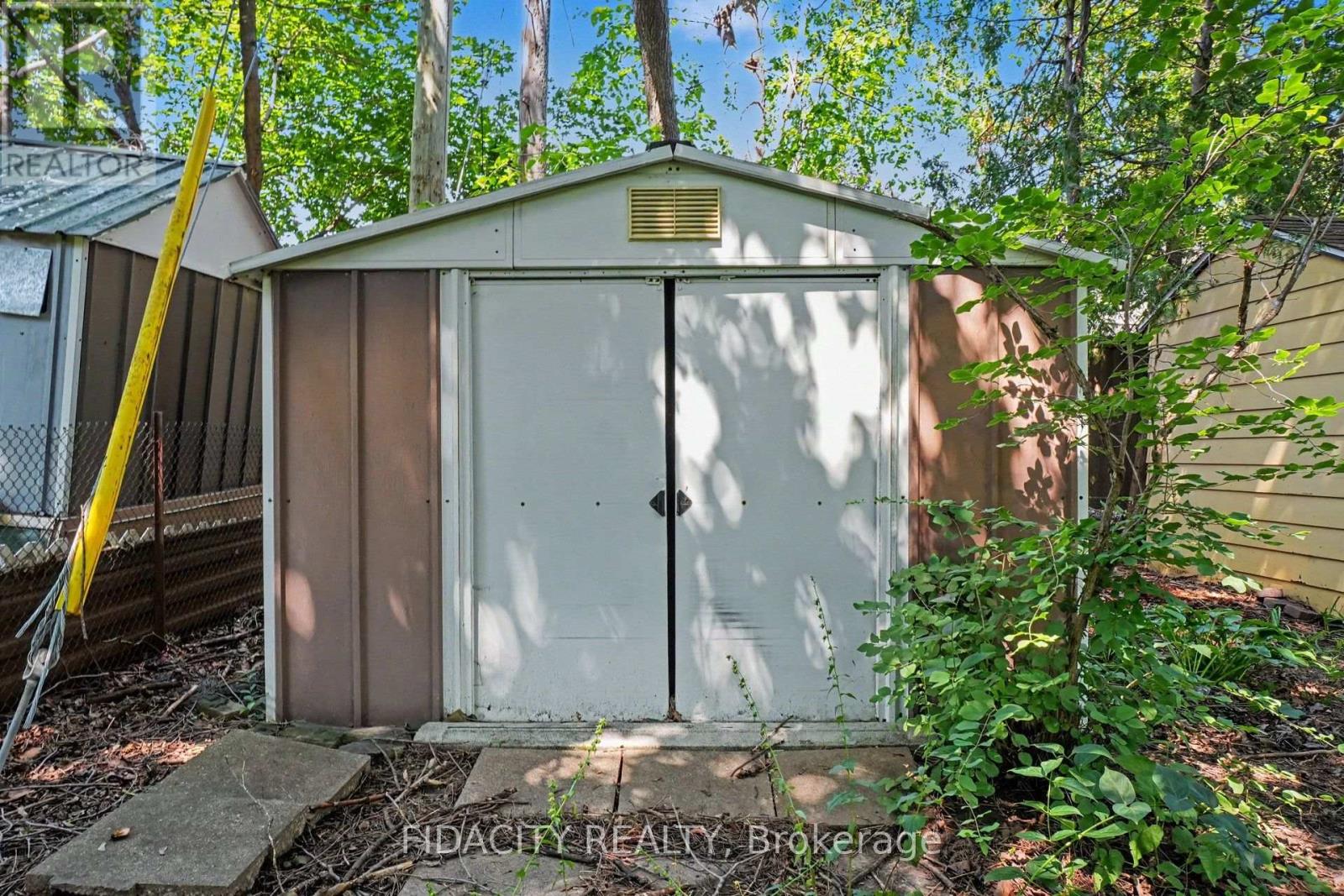 6 Malcolm Place Property Photo 6
