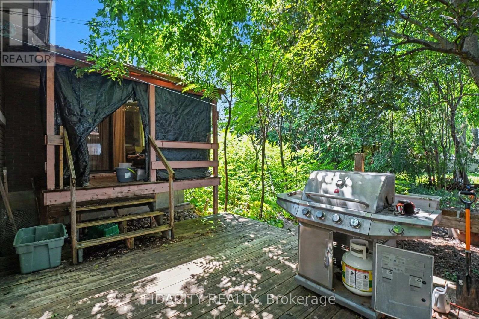 6 Malcolm Place Property Photo 7