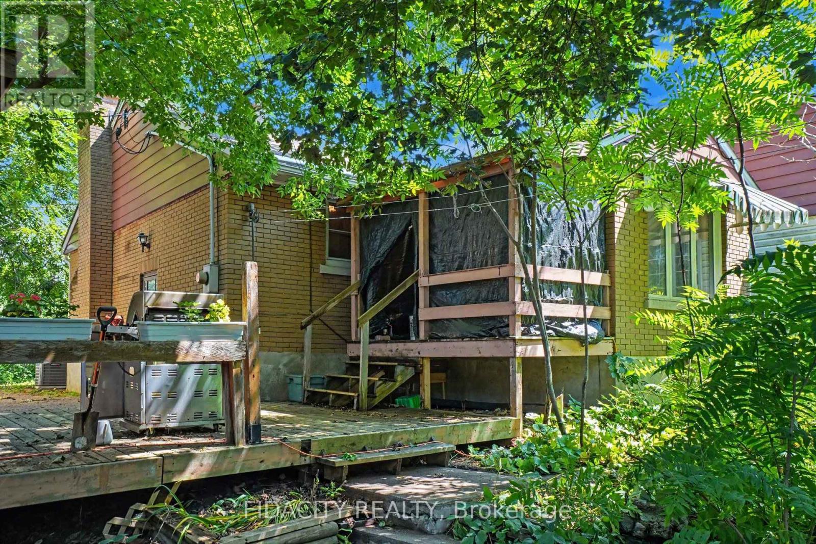 6 Malcolm Place Property Photo 10