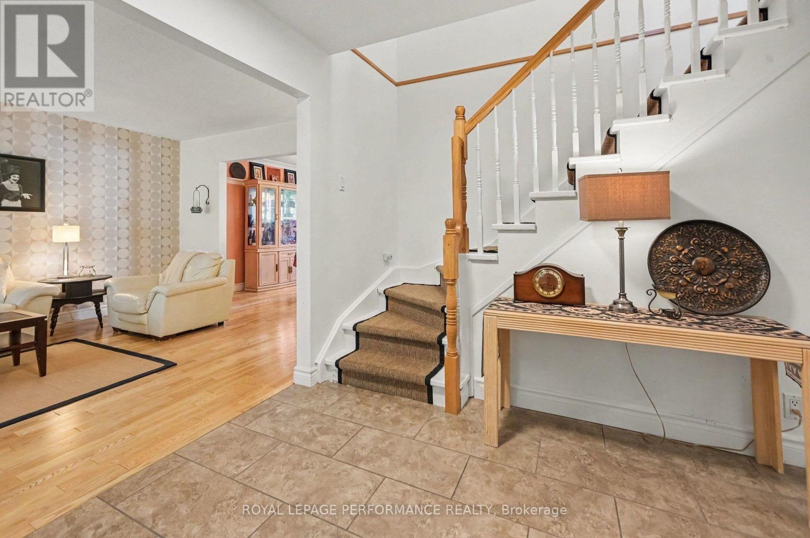 6284 Sundown Crescent Property Photo 4