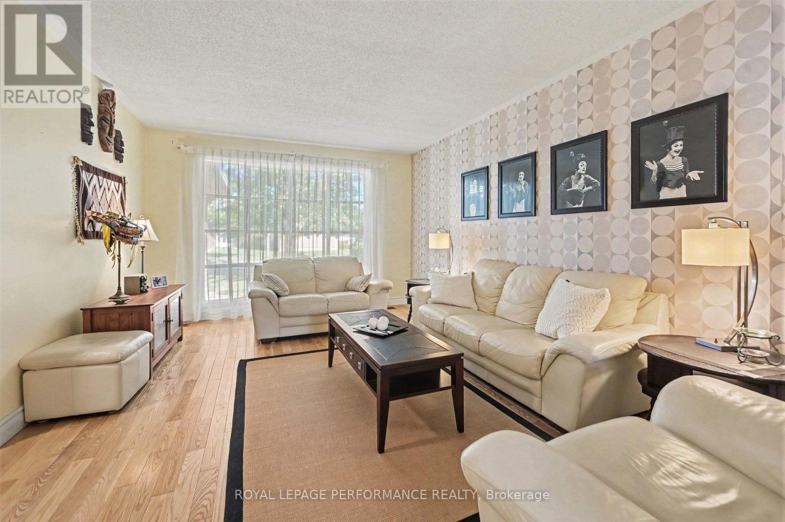 6284 Sundown Crescent Property Photo 7