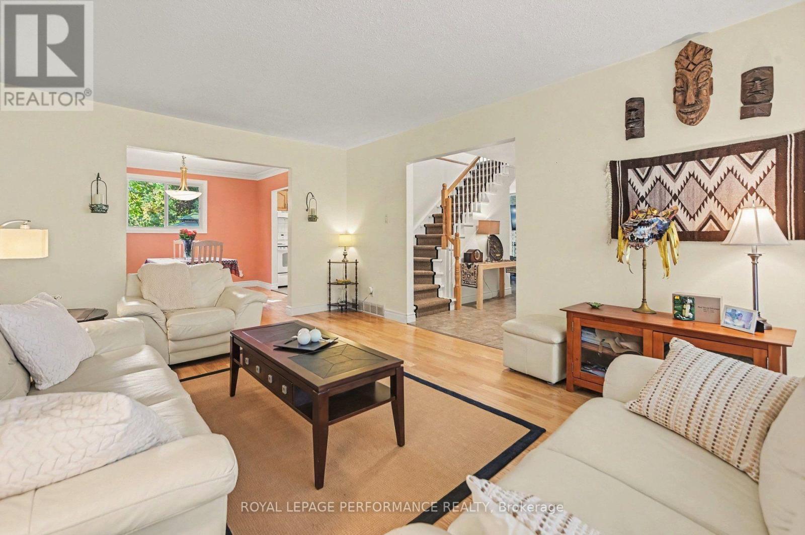 6284 Sundown Crescent Property Photo 9