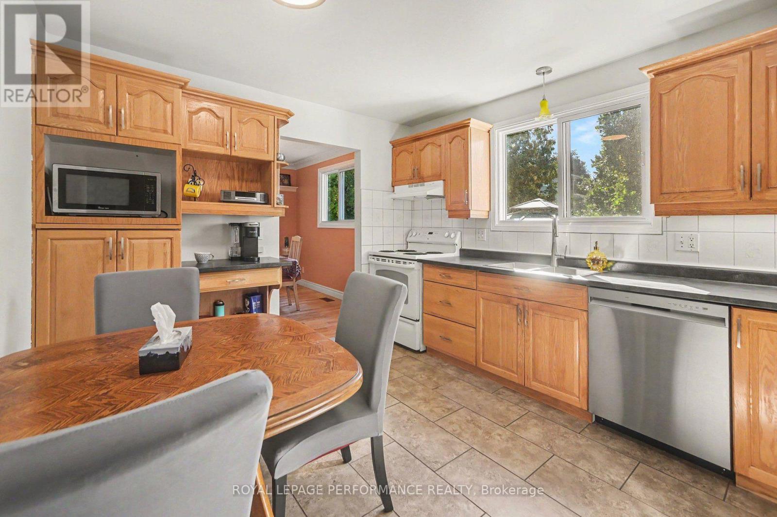 6284 Sundown Crescent Property Photo 14