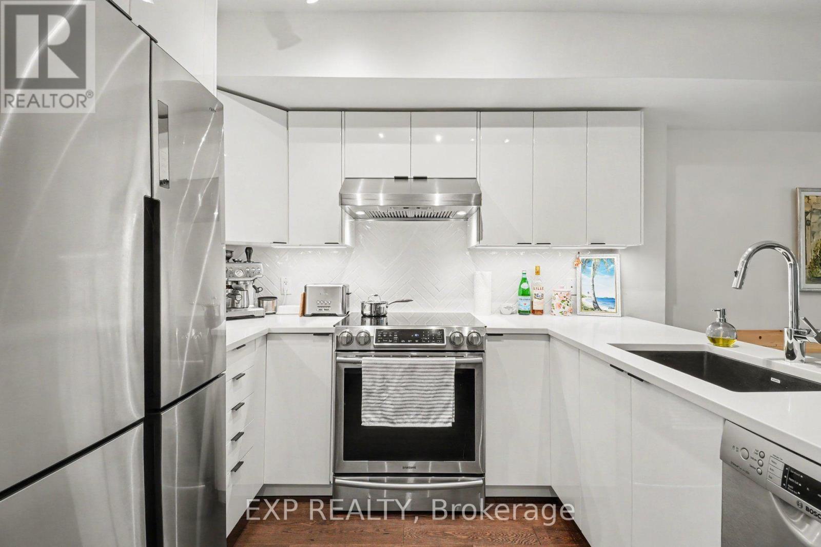 93 Strathaven Private Property Photo 6