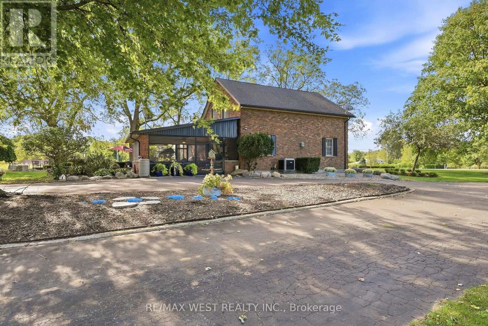 1568 Highway 59 S Property Photo 15