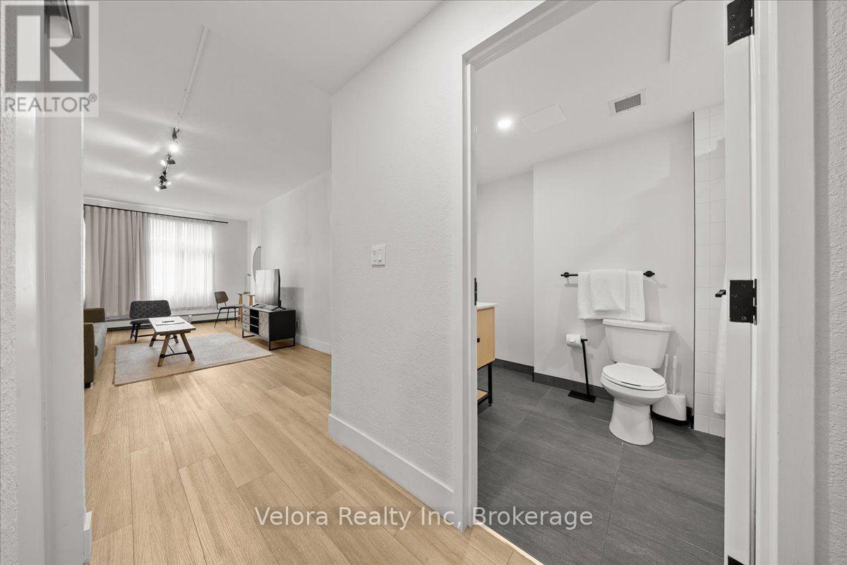 403 - 161 Laurier Avenue W Property Photo 8
