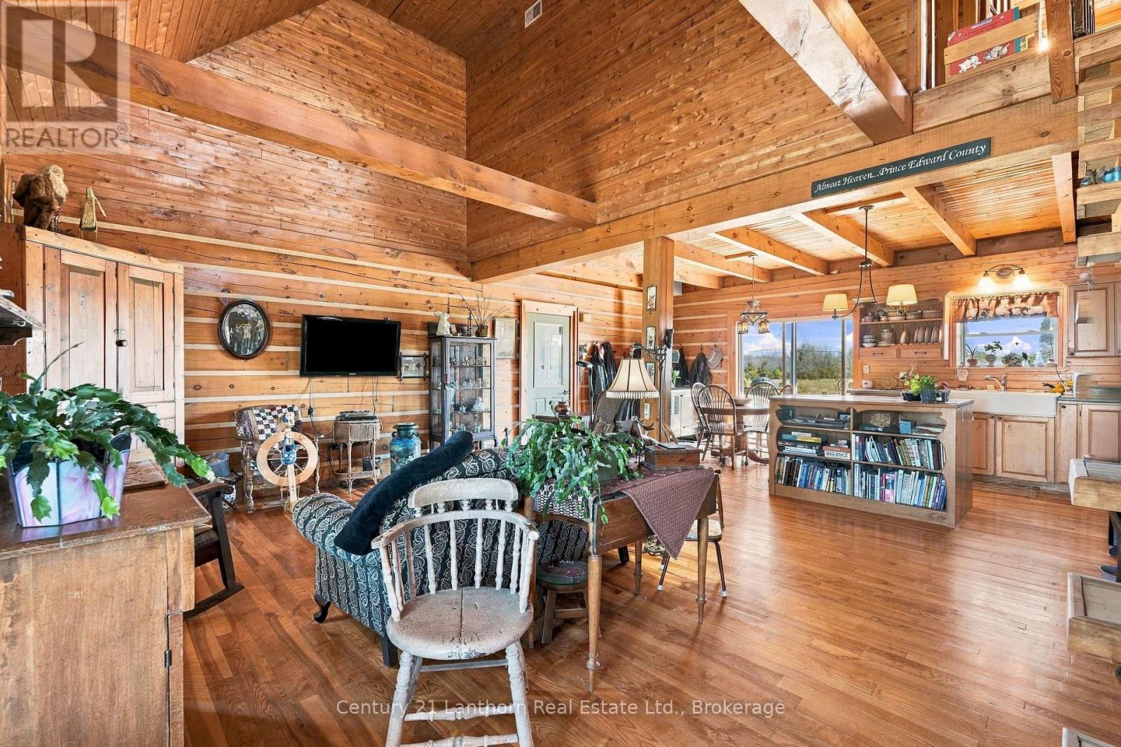 939 Kelly Road Property Photo 3