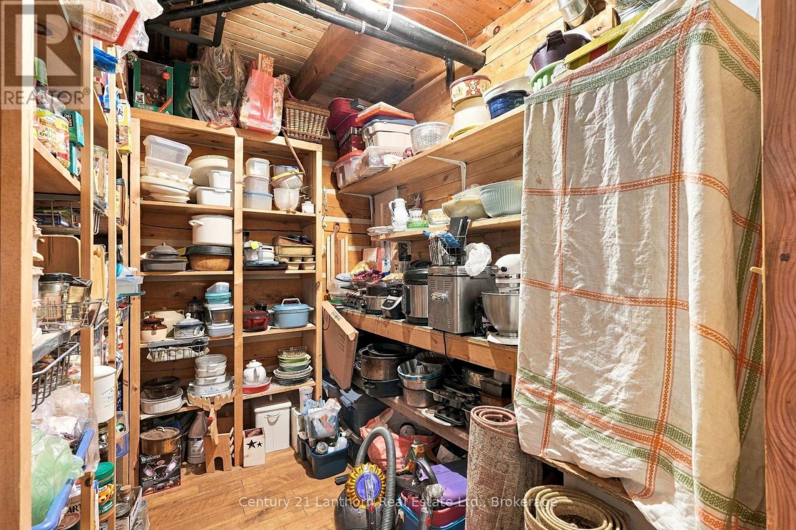 939 Kelly Road Property Photo 11