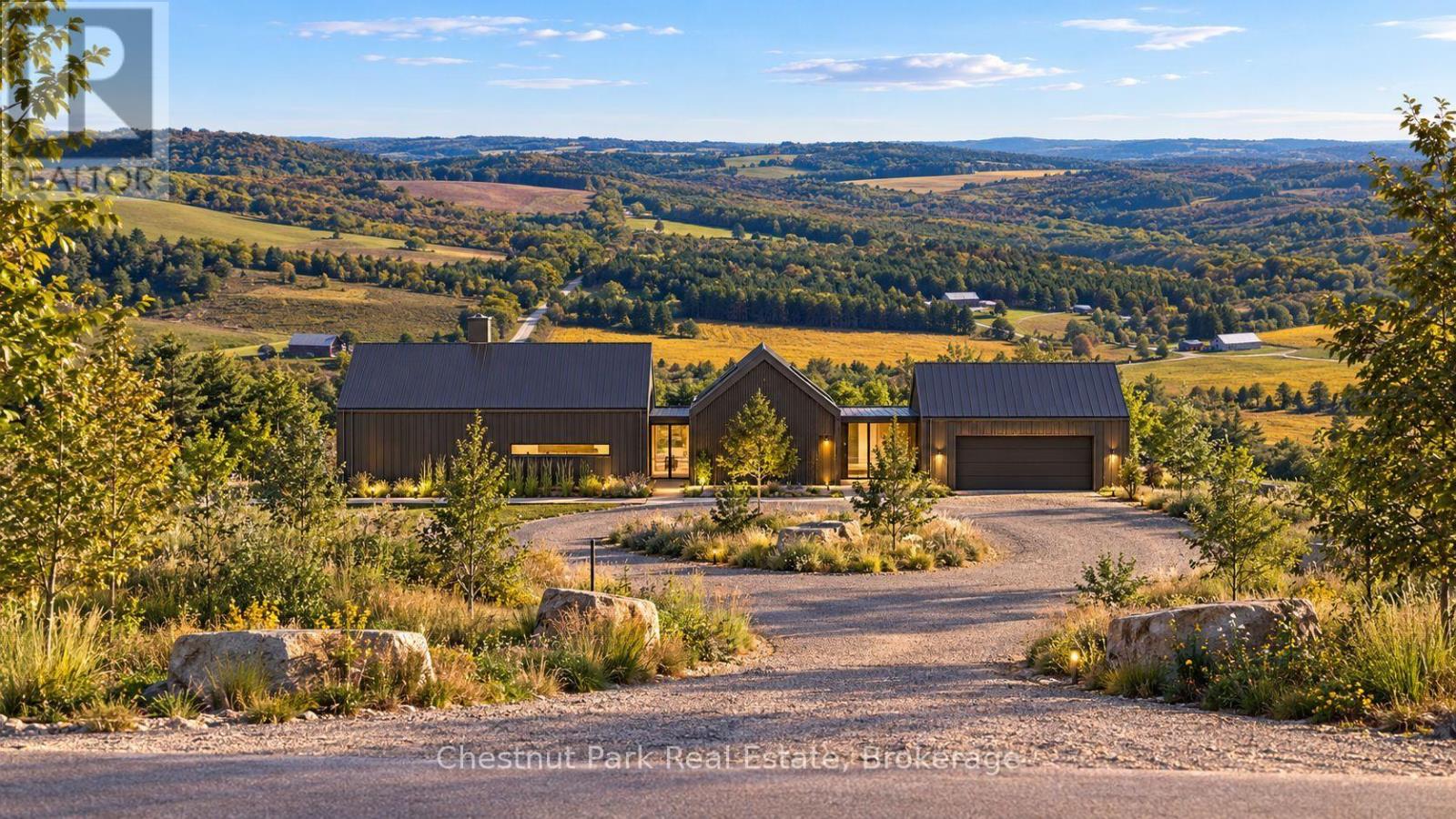 728534 21st Side Road Property Photo 4