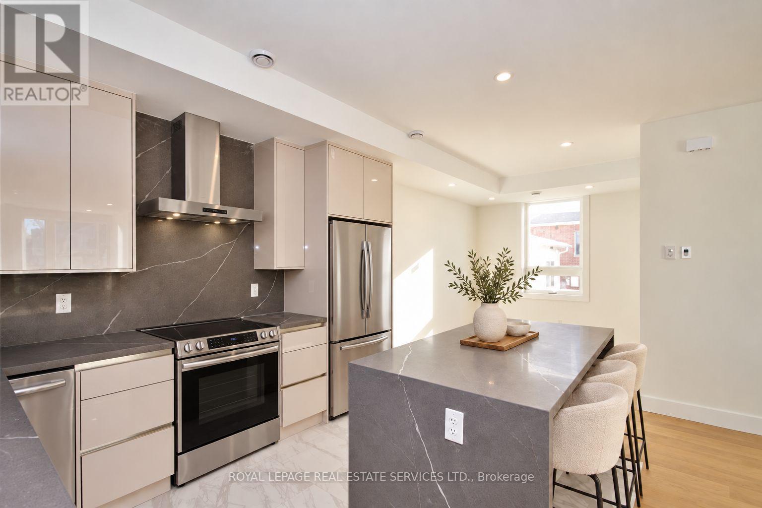 4b Huron Avenue N Property Photo 3