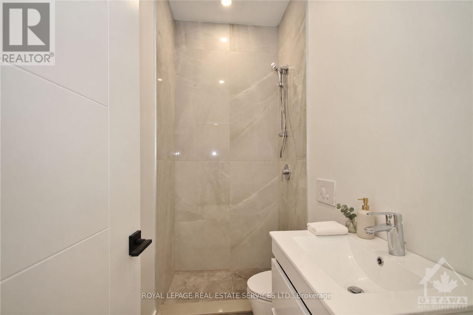 4b Huron Avenue N Property Photo 12
