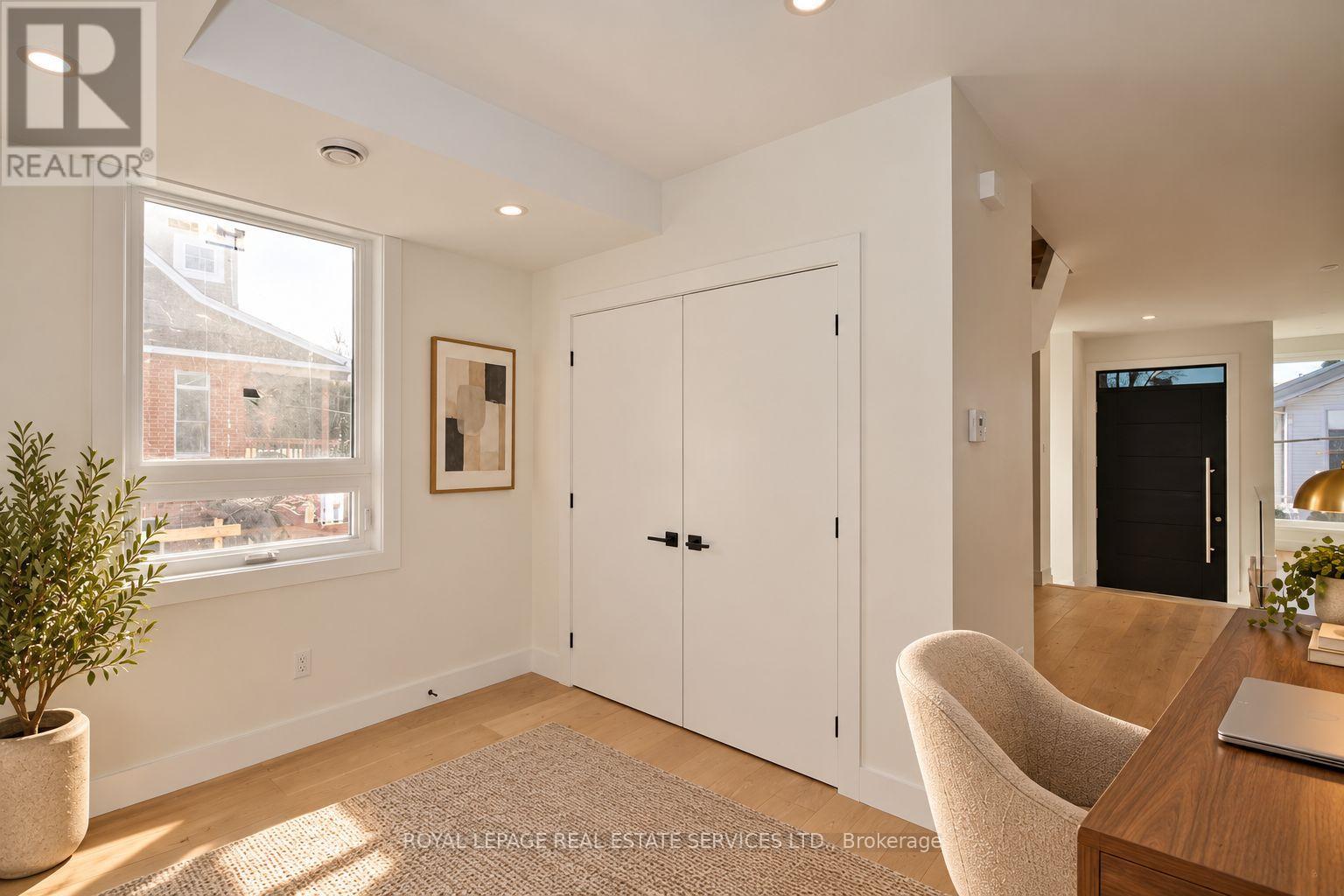 4b Huron Avenue N Property Photo 14