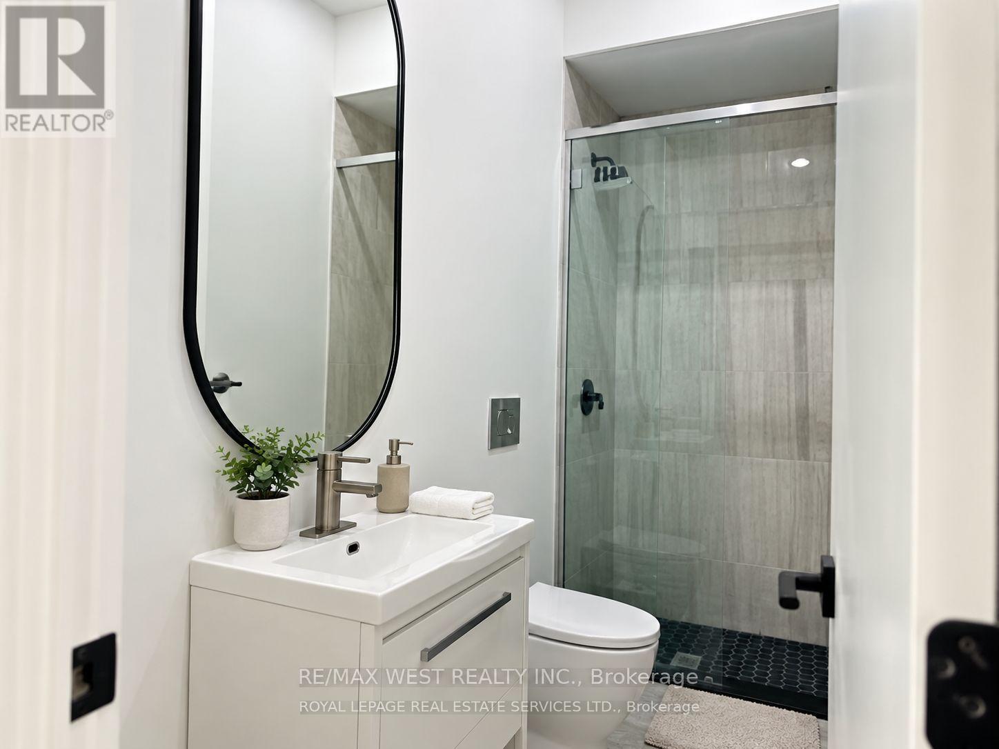 4b Huron Avenue N Property Photo 26