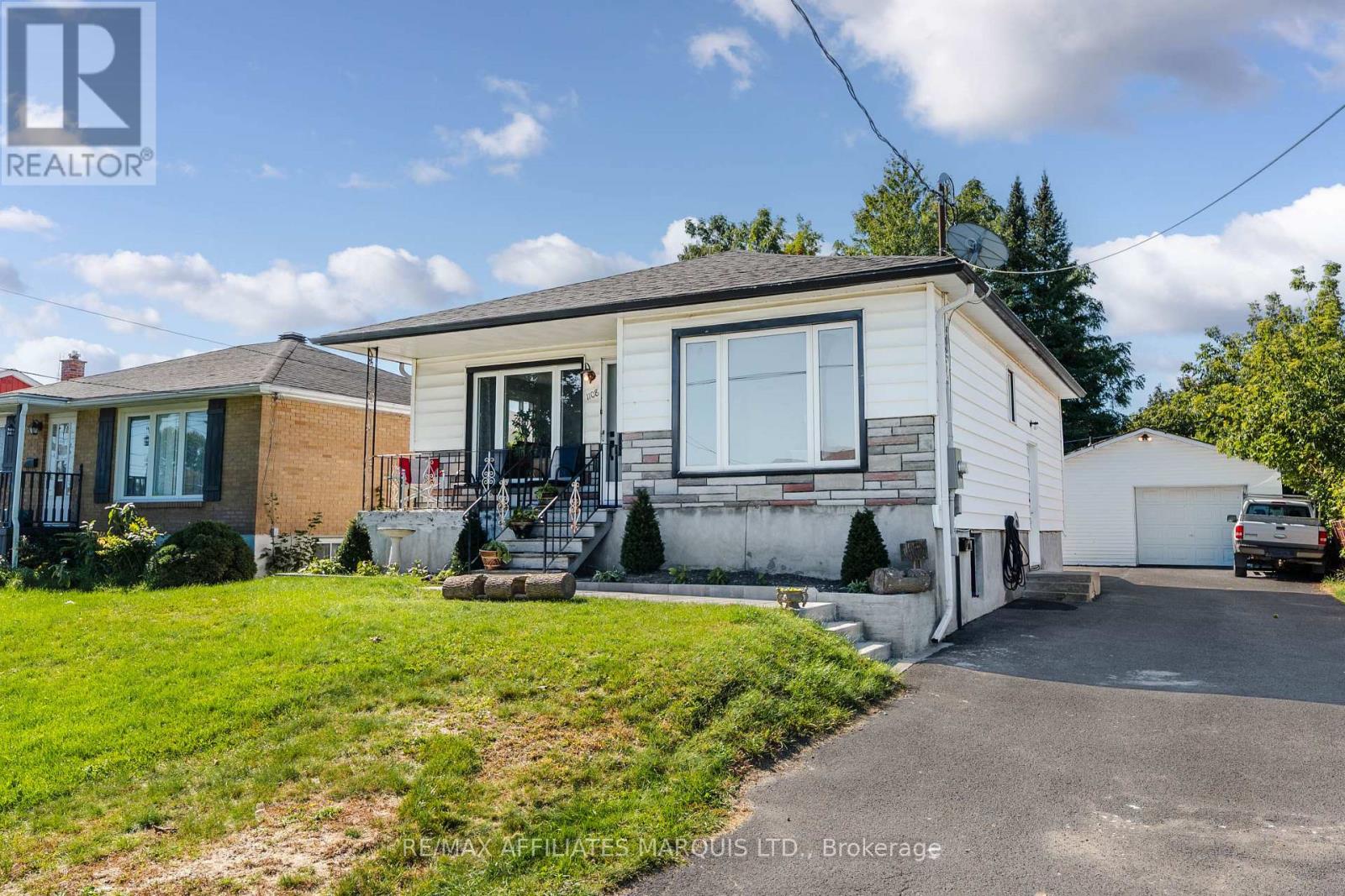 1108 Daly Avenue Property Photo 2