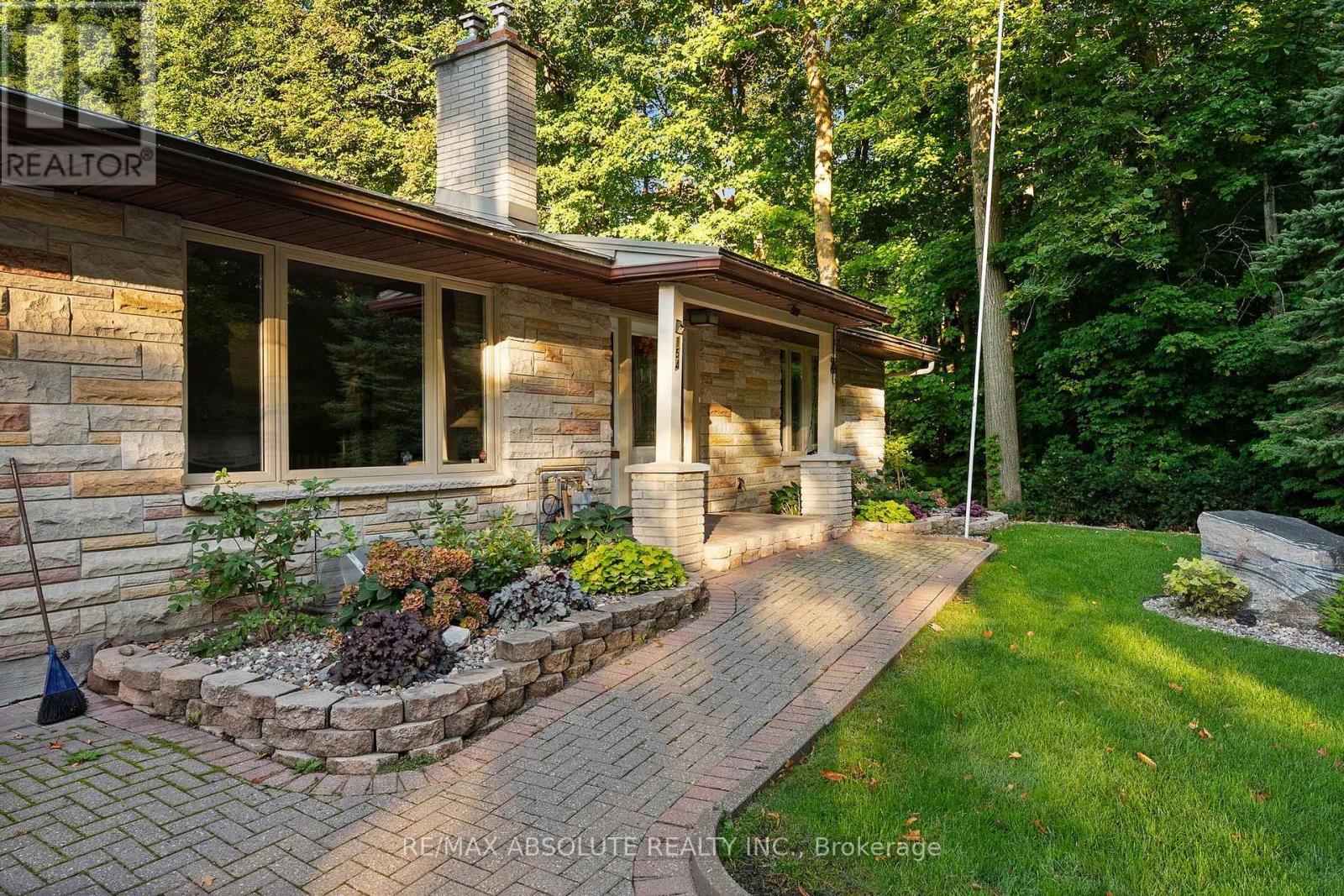 154 Ottawa Street Property Photo 3