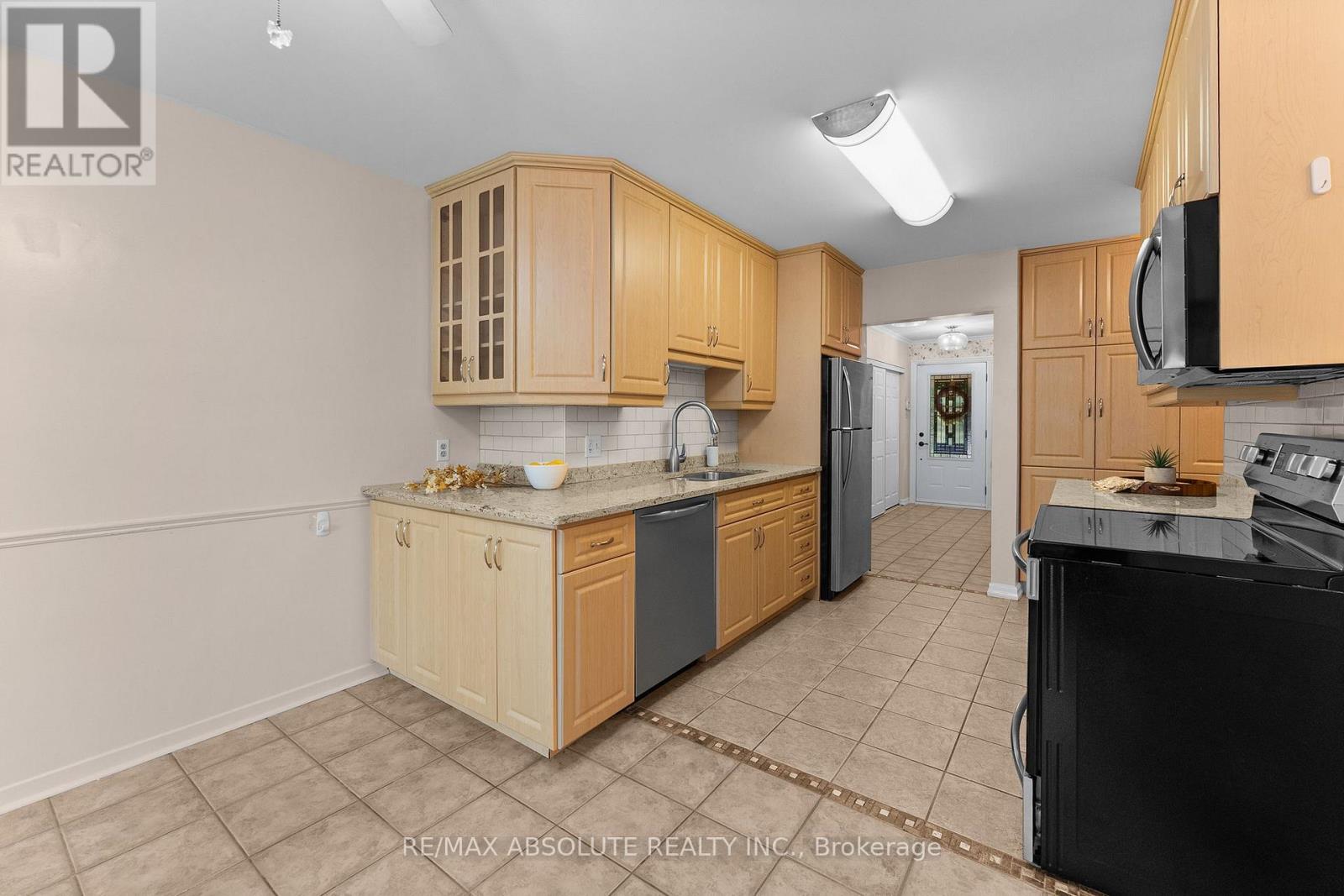 154 Ottawa Street Property Photo 12