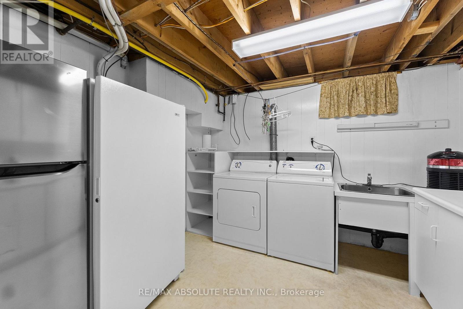 154 Ottawa Street Property Photo 33