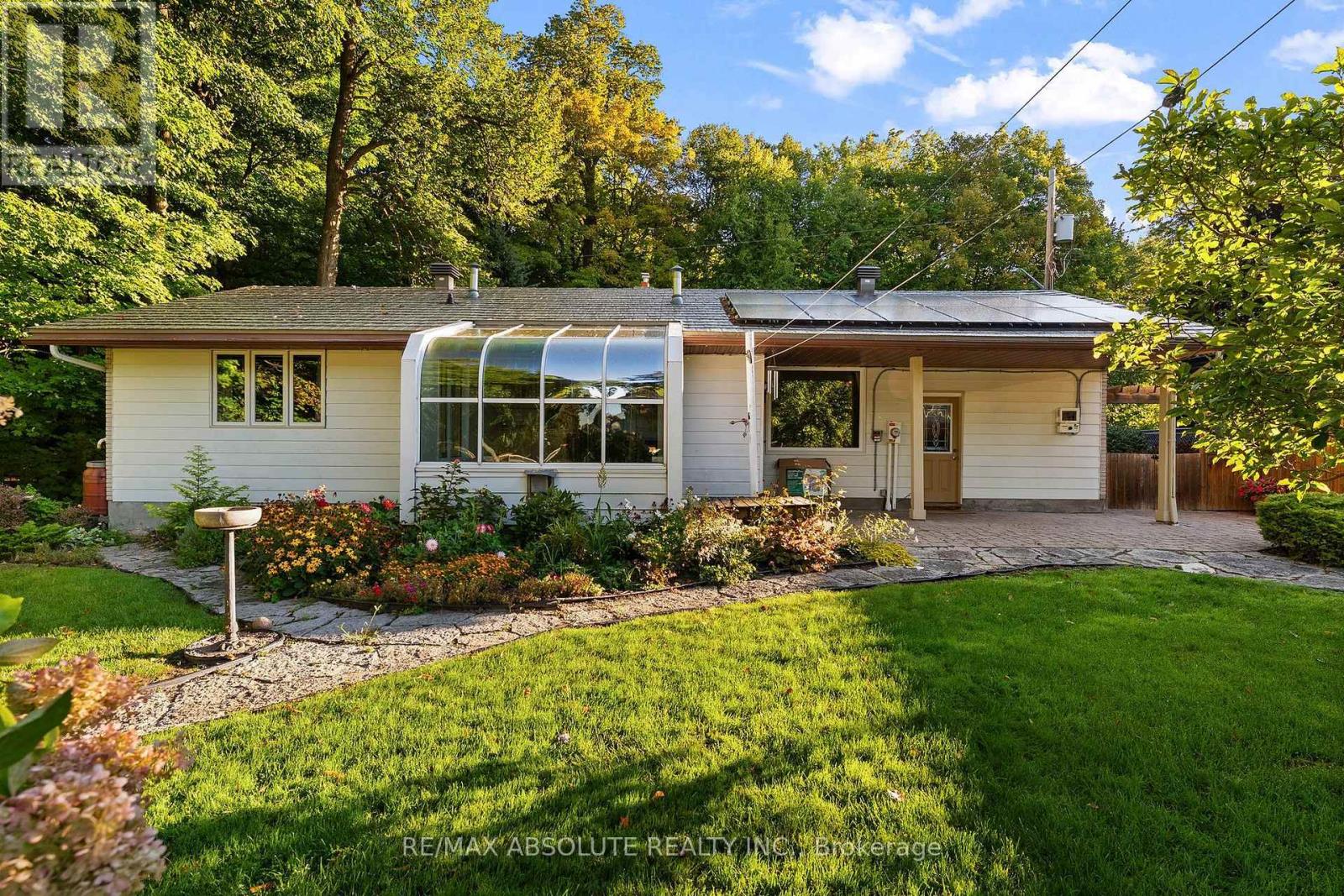 154 Ottawa Street Property Photo 37