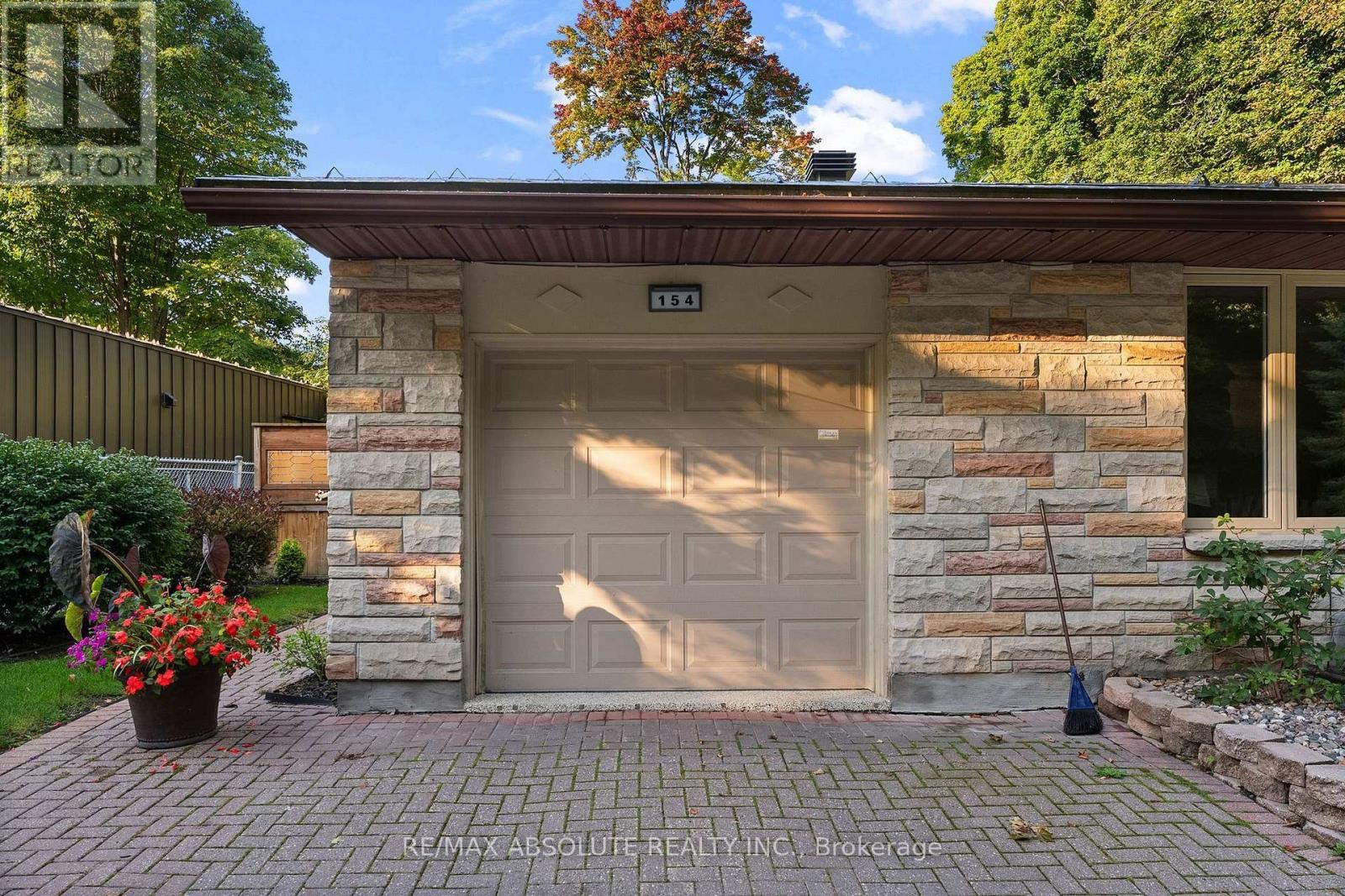 154 Ottawa Street Property Photo 44