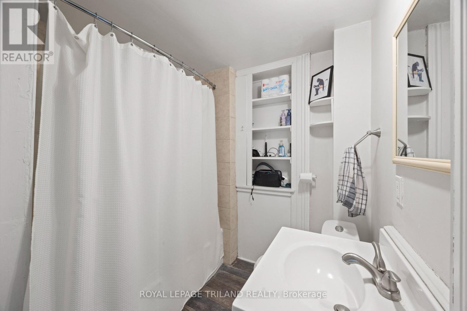 434 Dufferin Avenue Property Photo 21