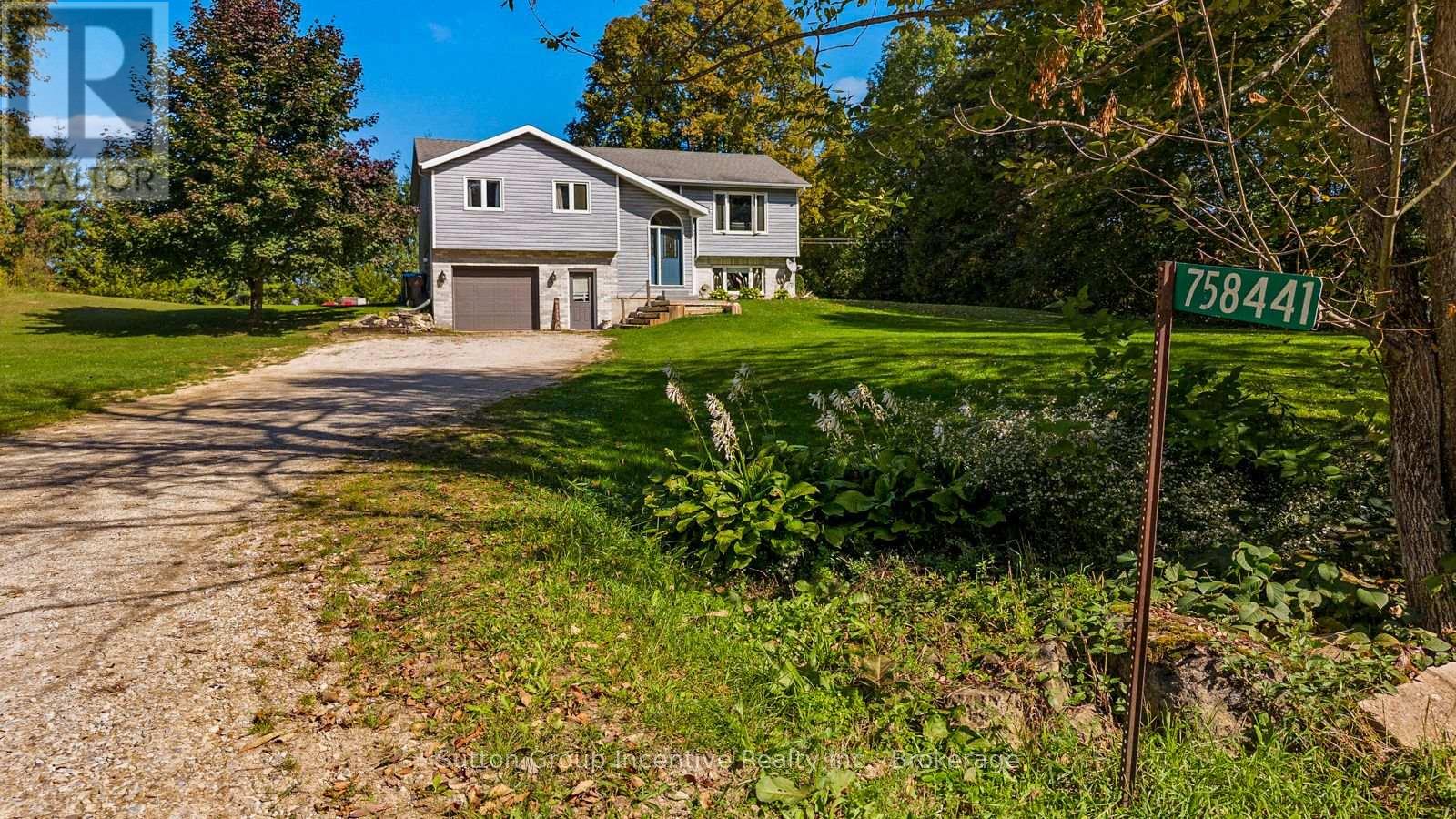 758441 Girl Guide Road Property Photo 1