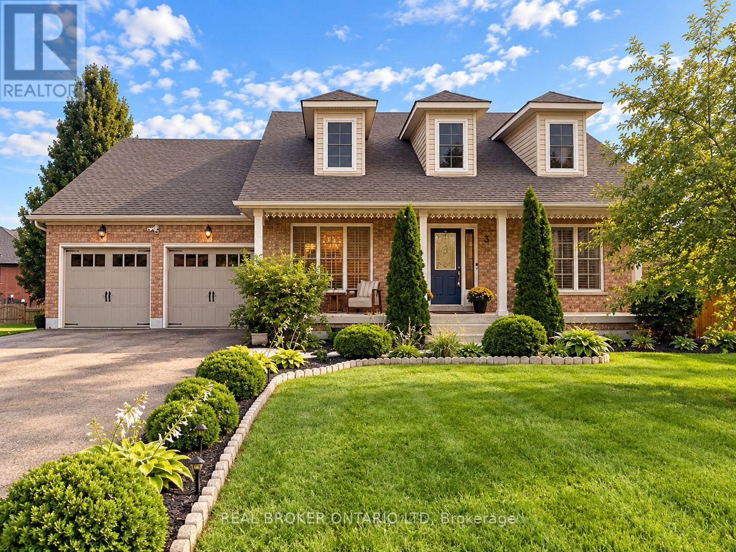 3 WOODVIEW COURT
