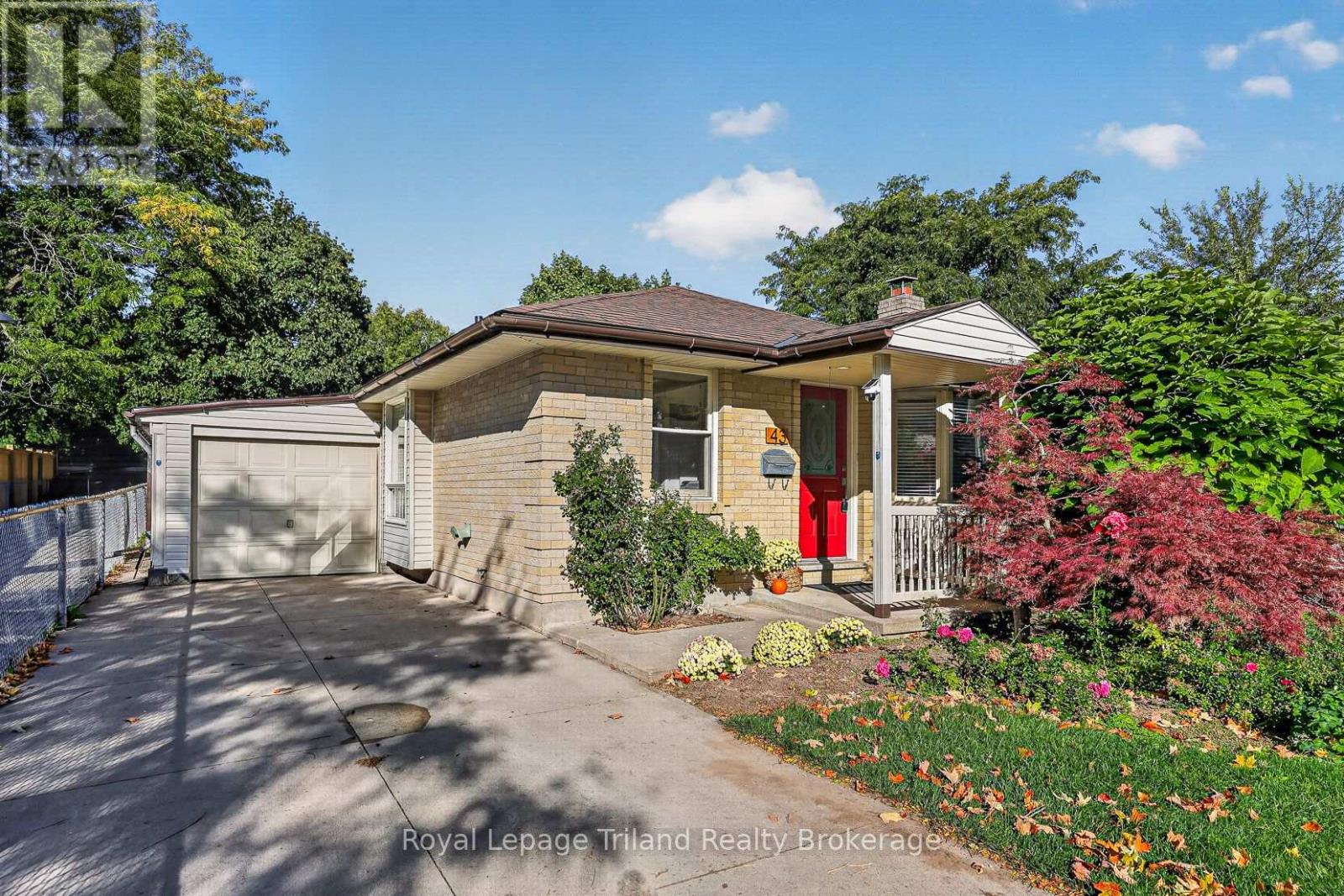 43 DUNDEE COURT Property Photo 1