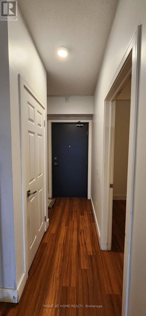 513 - 1 Wellington Street Property Photo 3