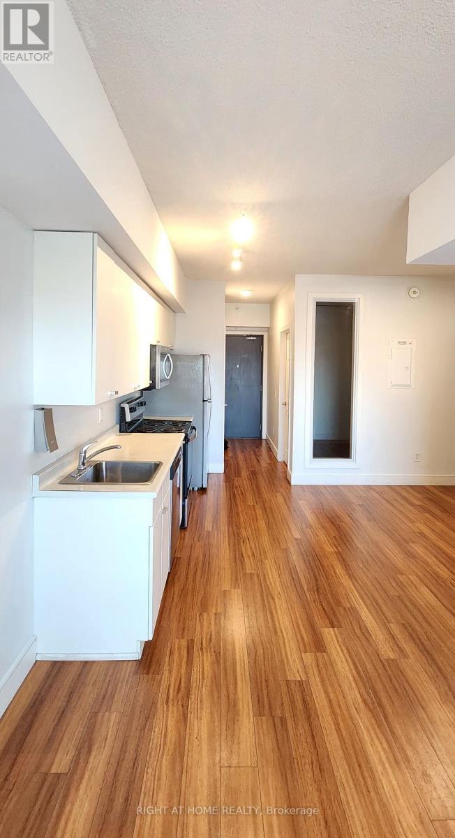 513 - 1 Wellington Street Property Photo 7