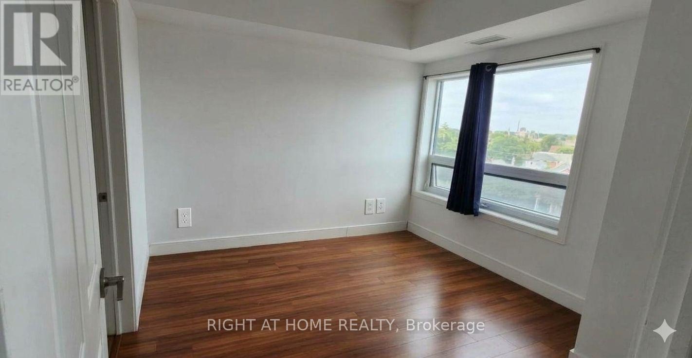 513 - 1 Wellington Street Property Photo 10
