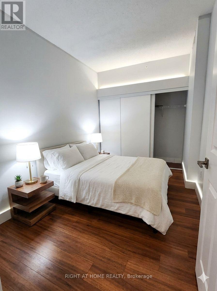 513 - 1 Wellington Street Property Photo 17