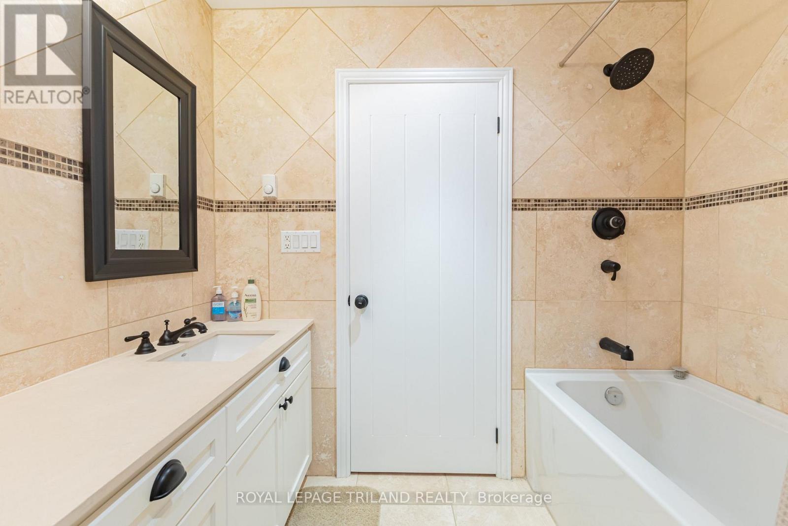 33 Forest Avenue Property Photo 32