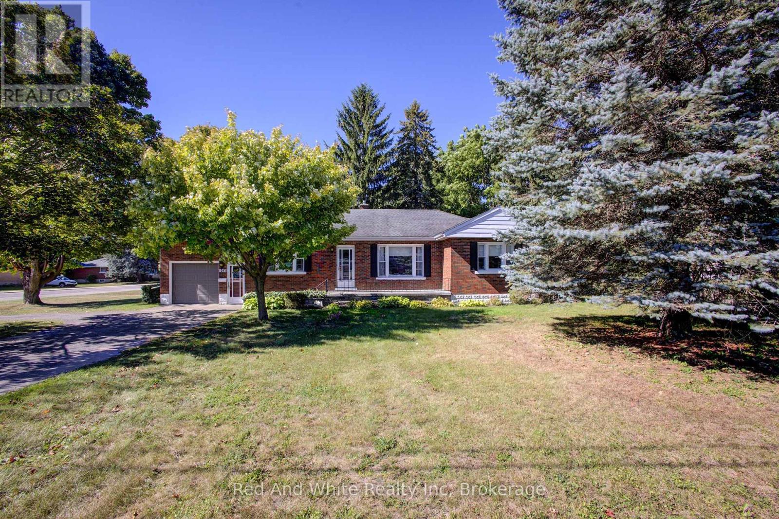 1203 Yonge Street S Property Photo 1