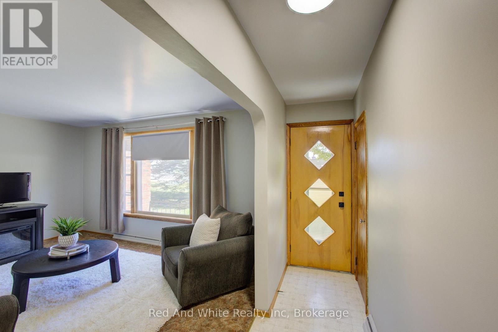 1203 Yonge Street S Property Photo 6