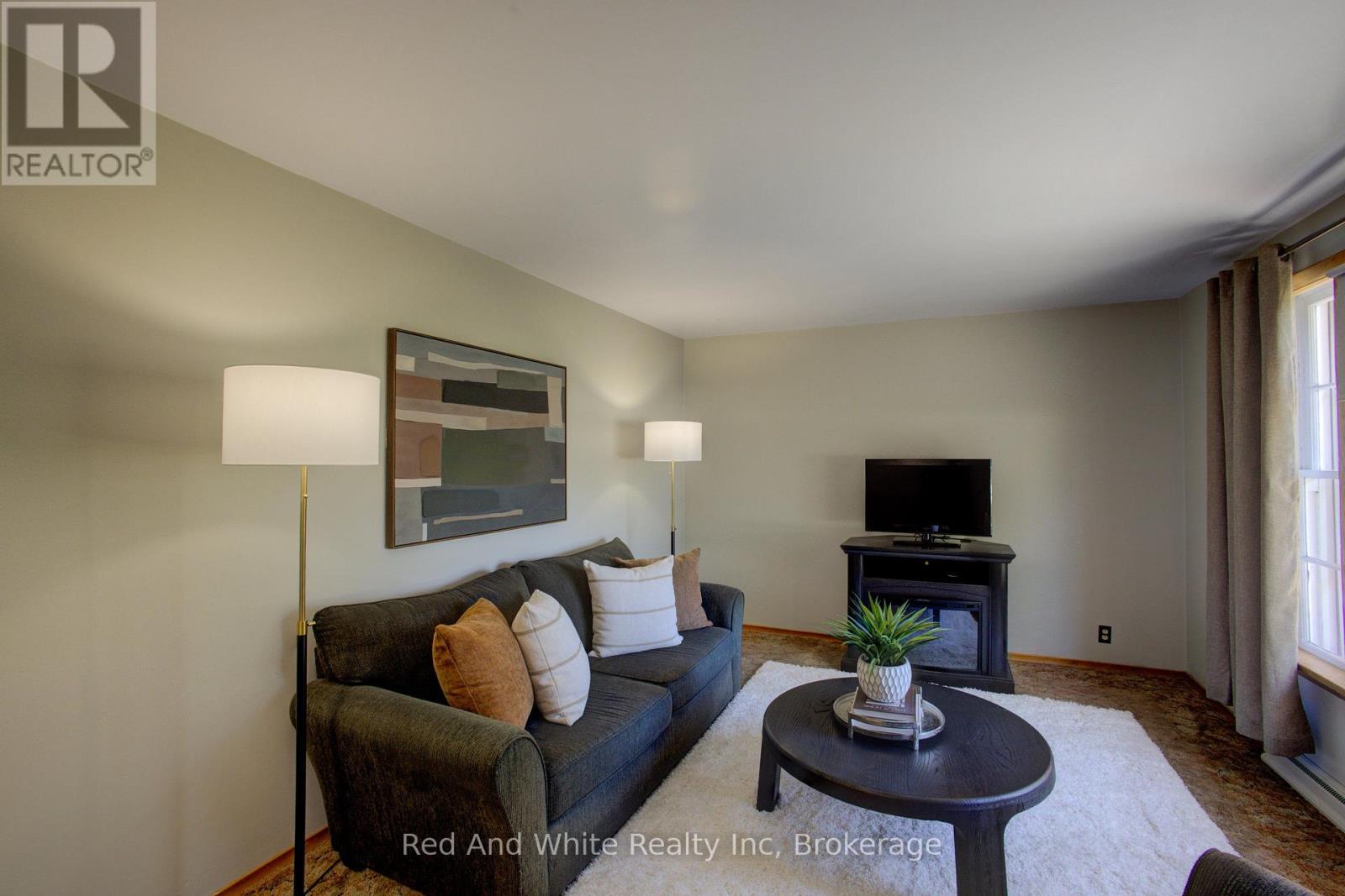 1203 Yonge Street S Property Photo 8