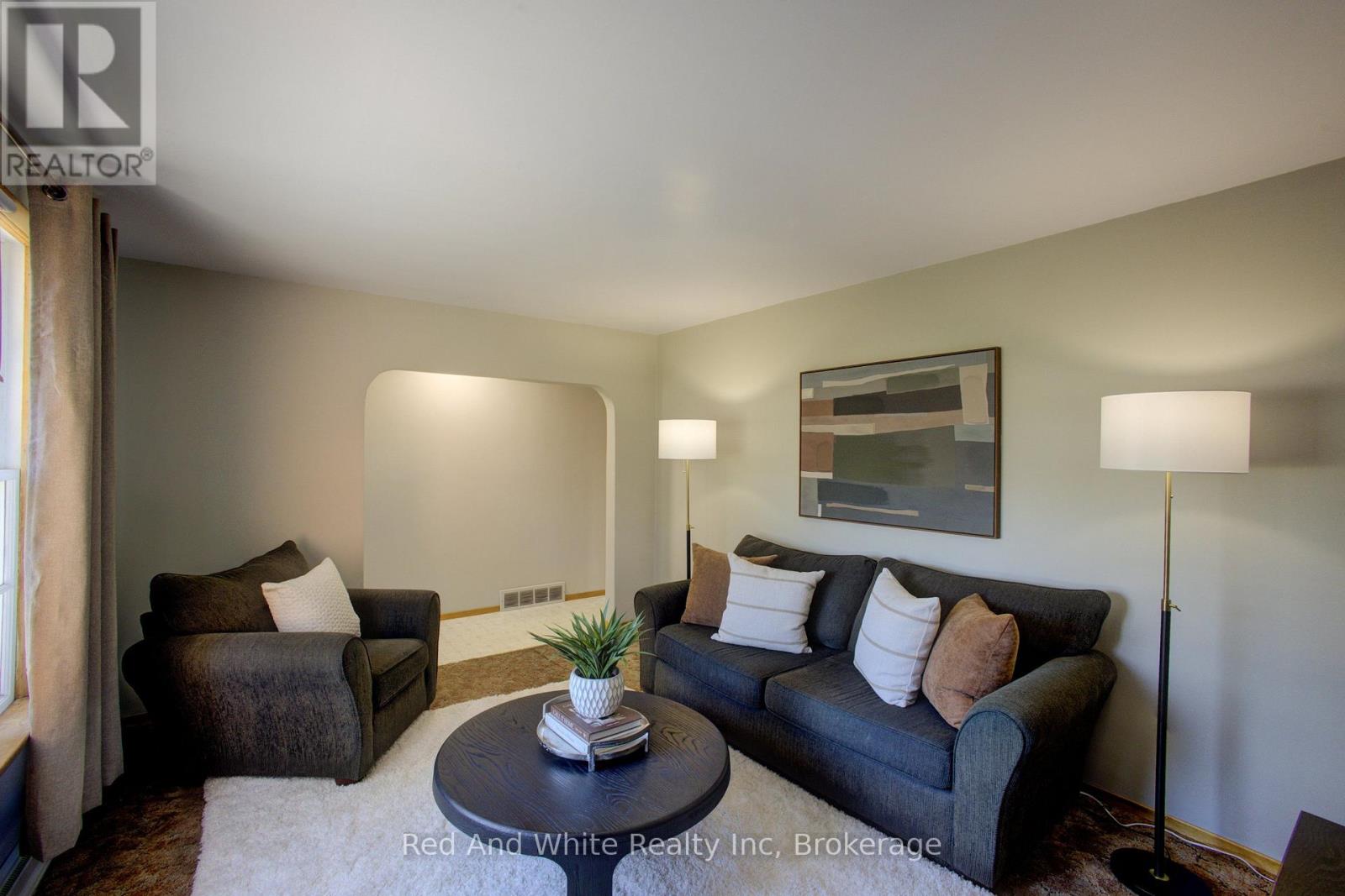 1203 Yonge Street S Property Photo 9