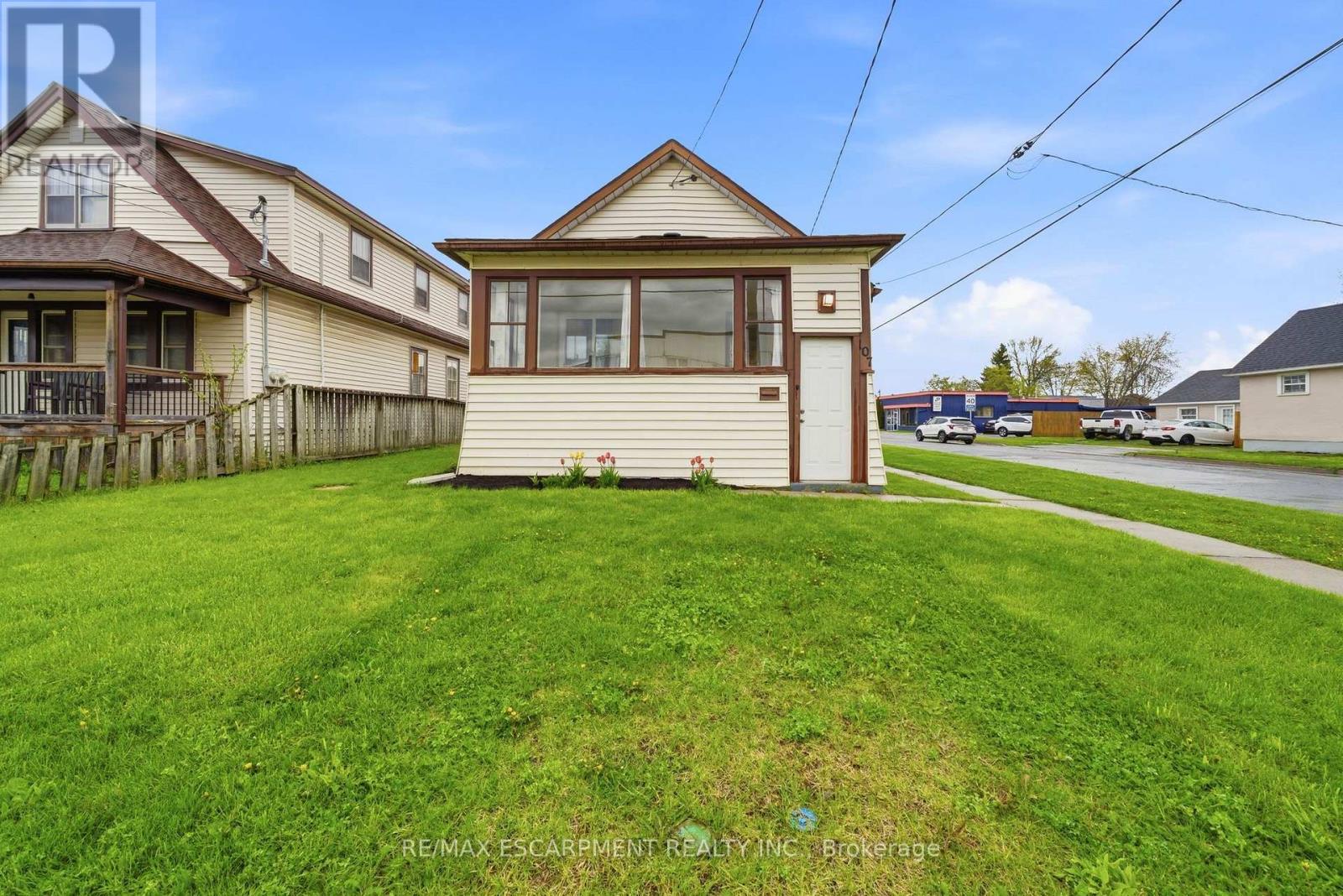 107 BROADWAY STREET Property Photo 1