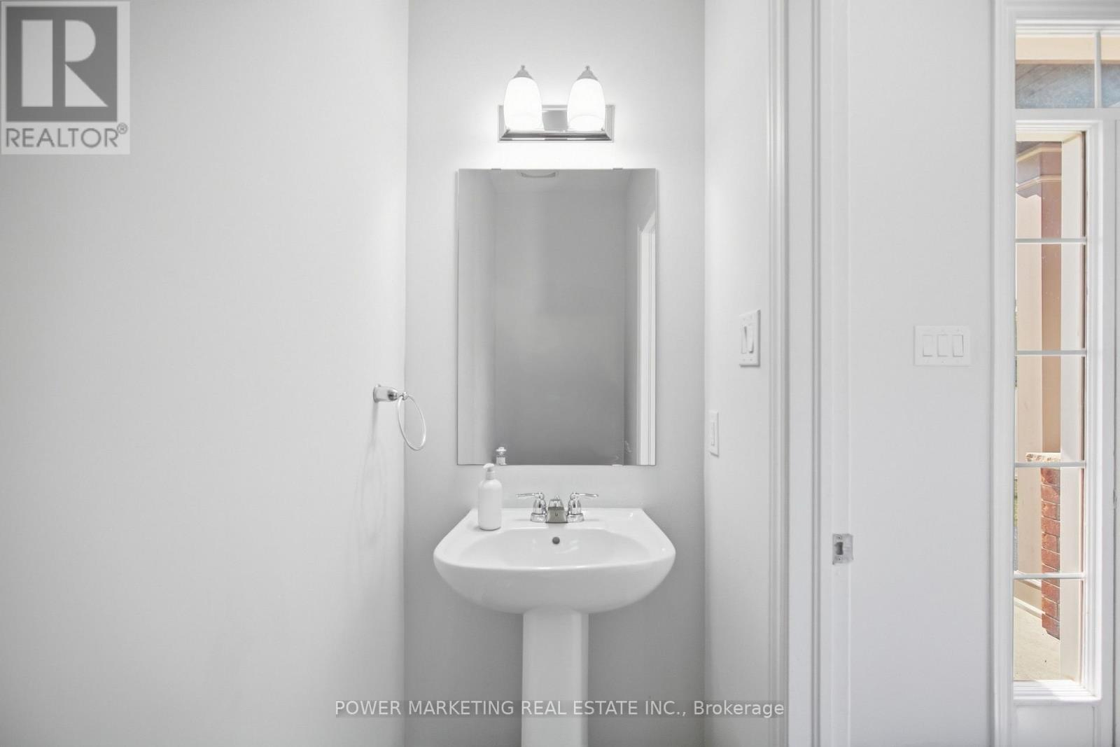 618 Monardia Way Property Photo 5