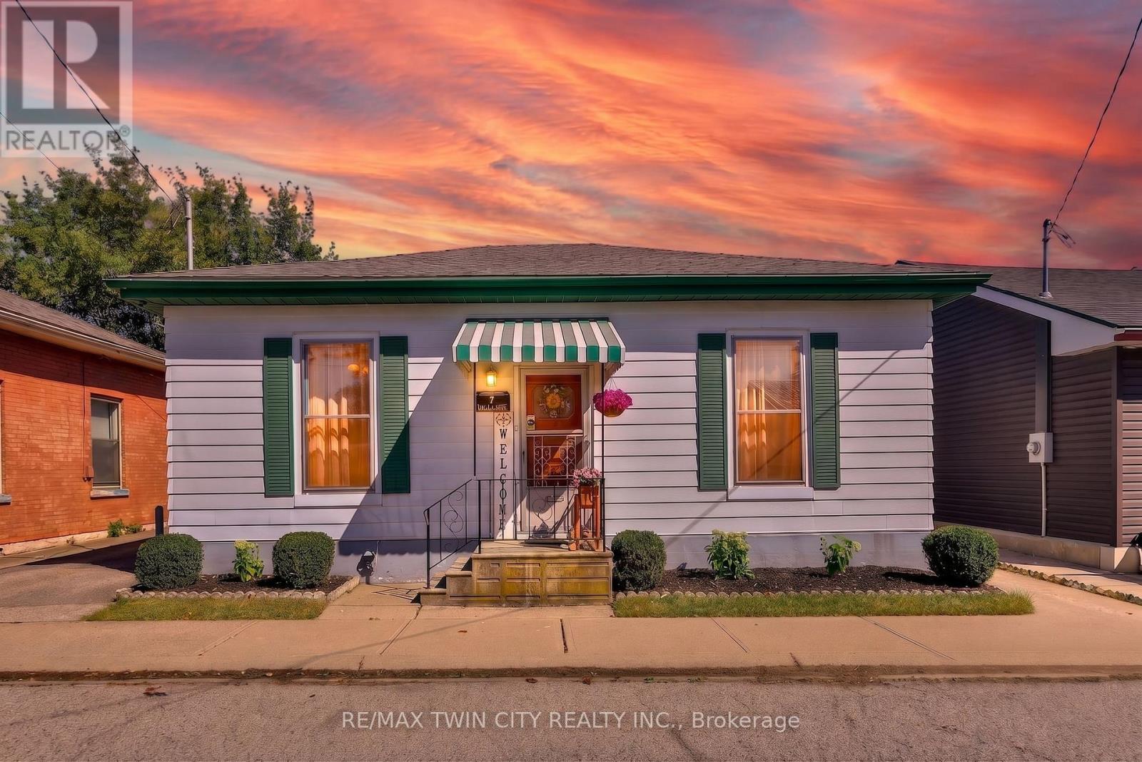 7 Halls Avenue Property Photo 1