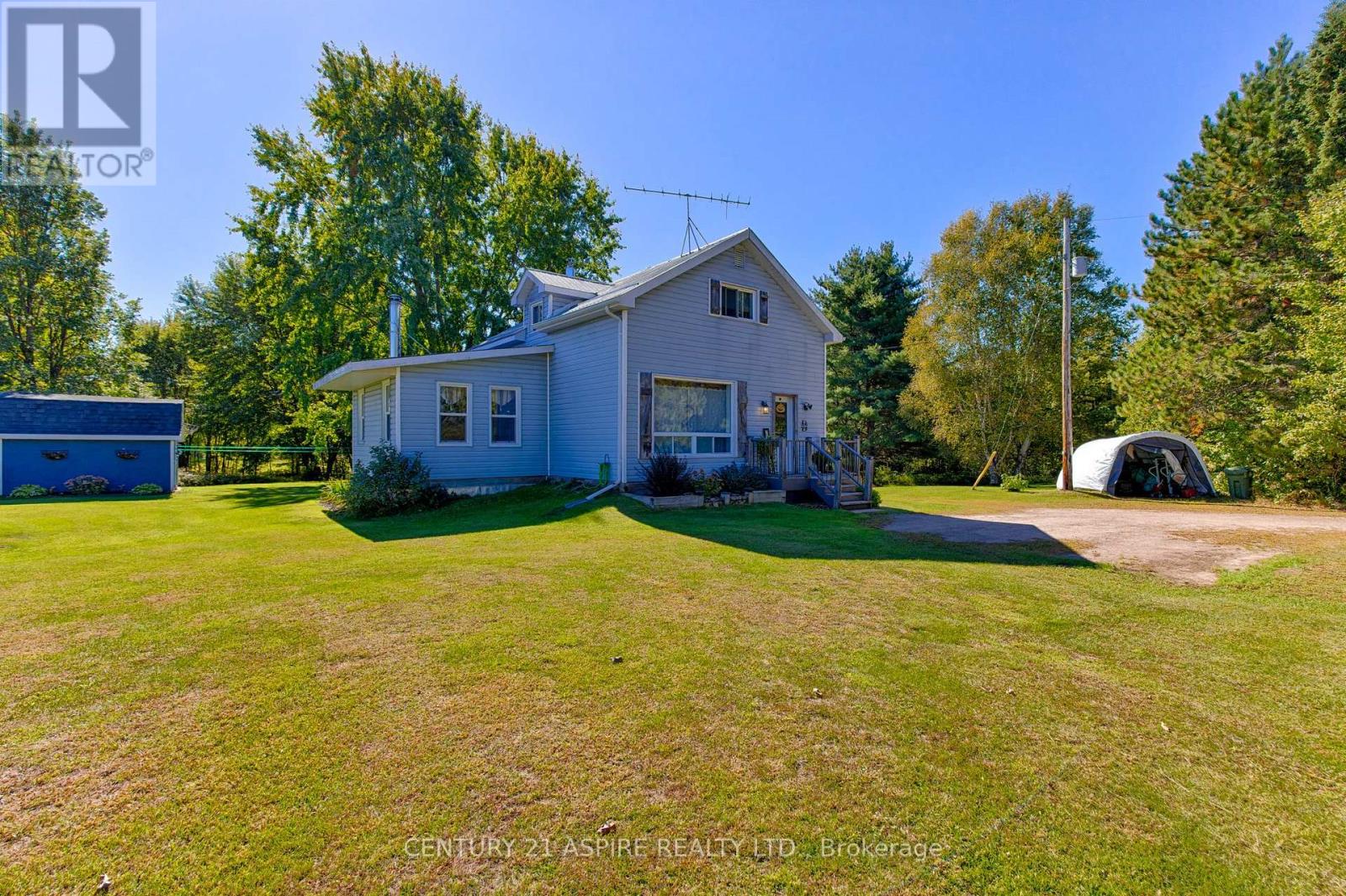 1085 Forest Lea Road Property Photo 3