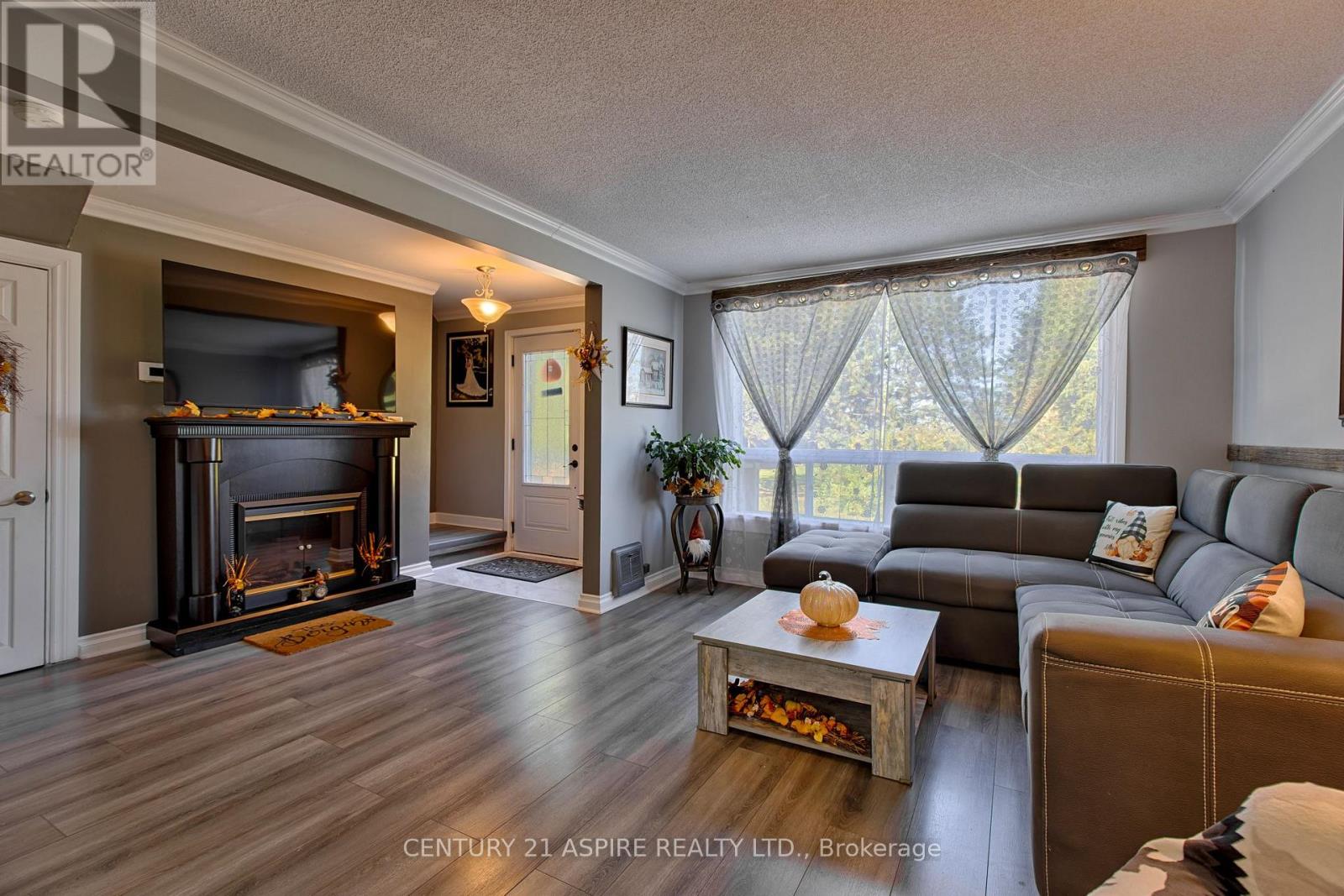 1085 Forest Lea Road Property Photo 12