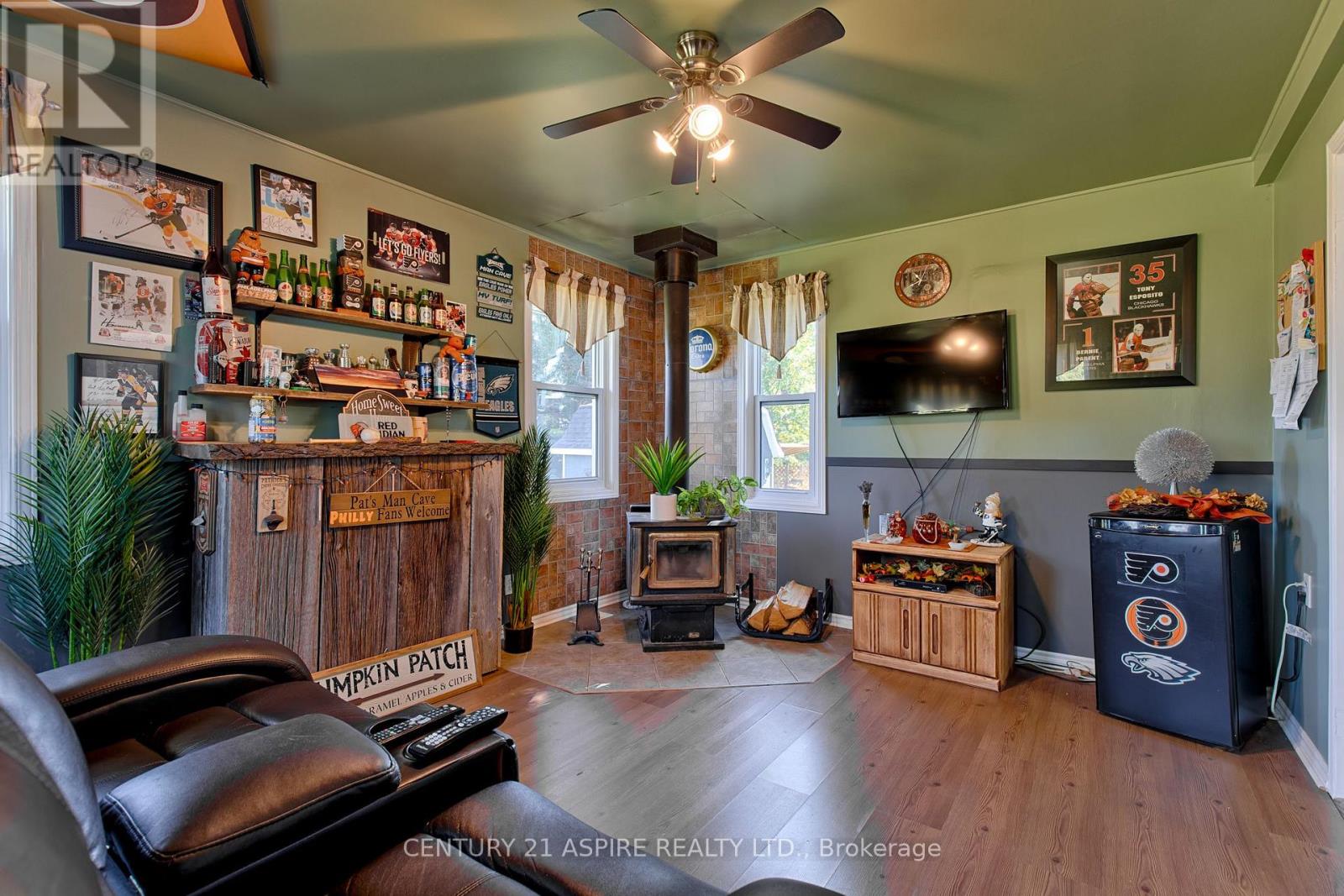 1085 Forest Lea Road Property Photo 18