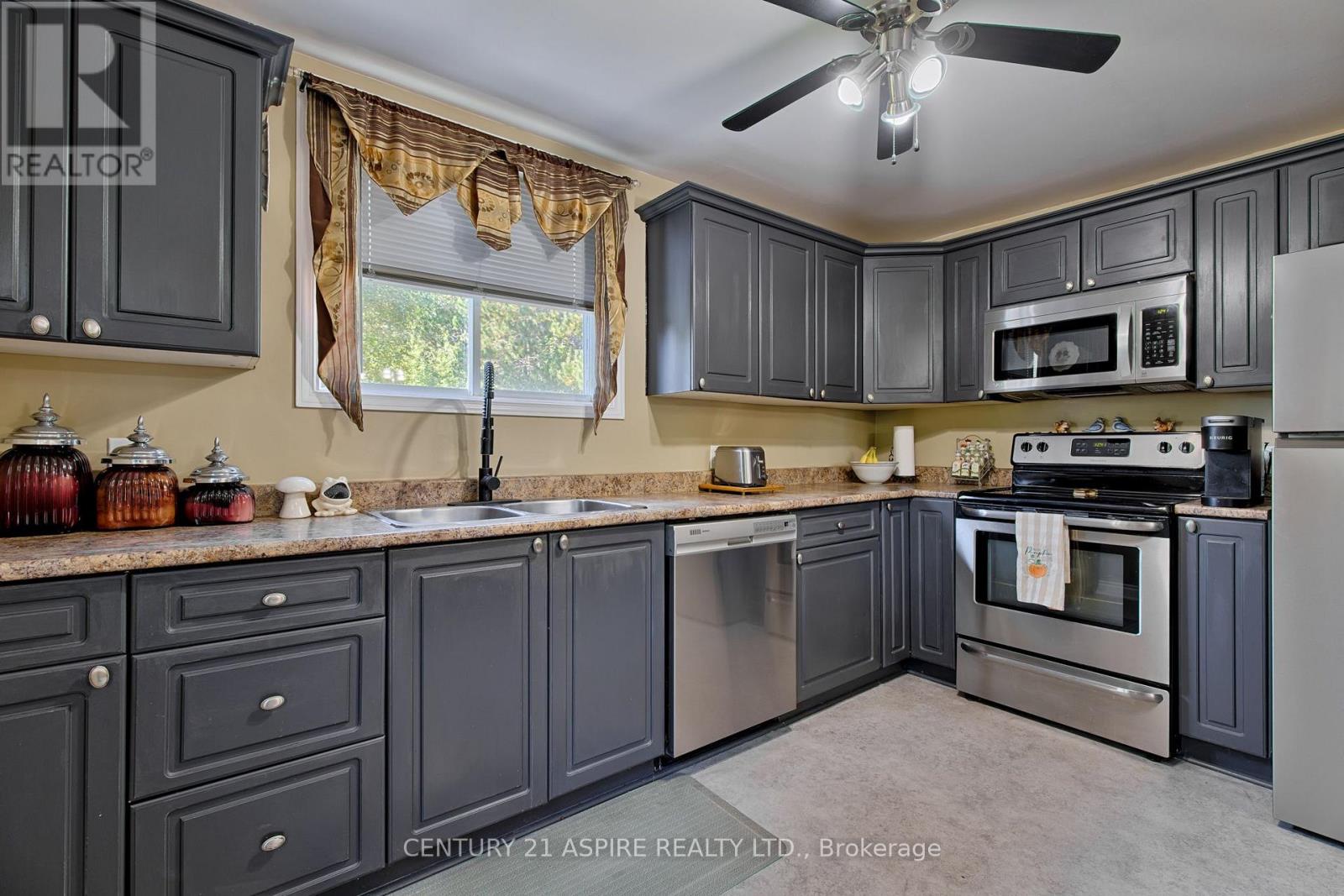 1085 Forest Lea Road Property Photo 21