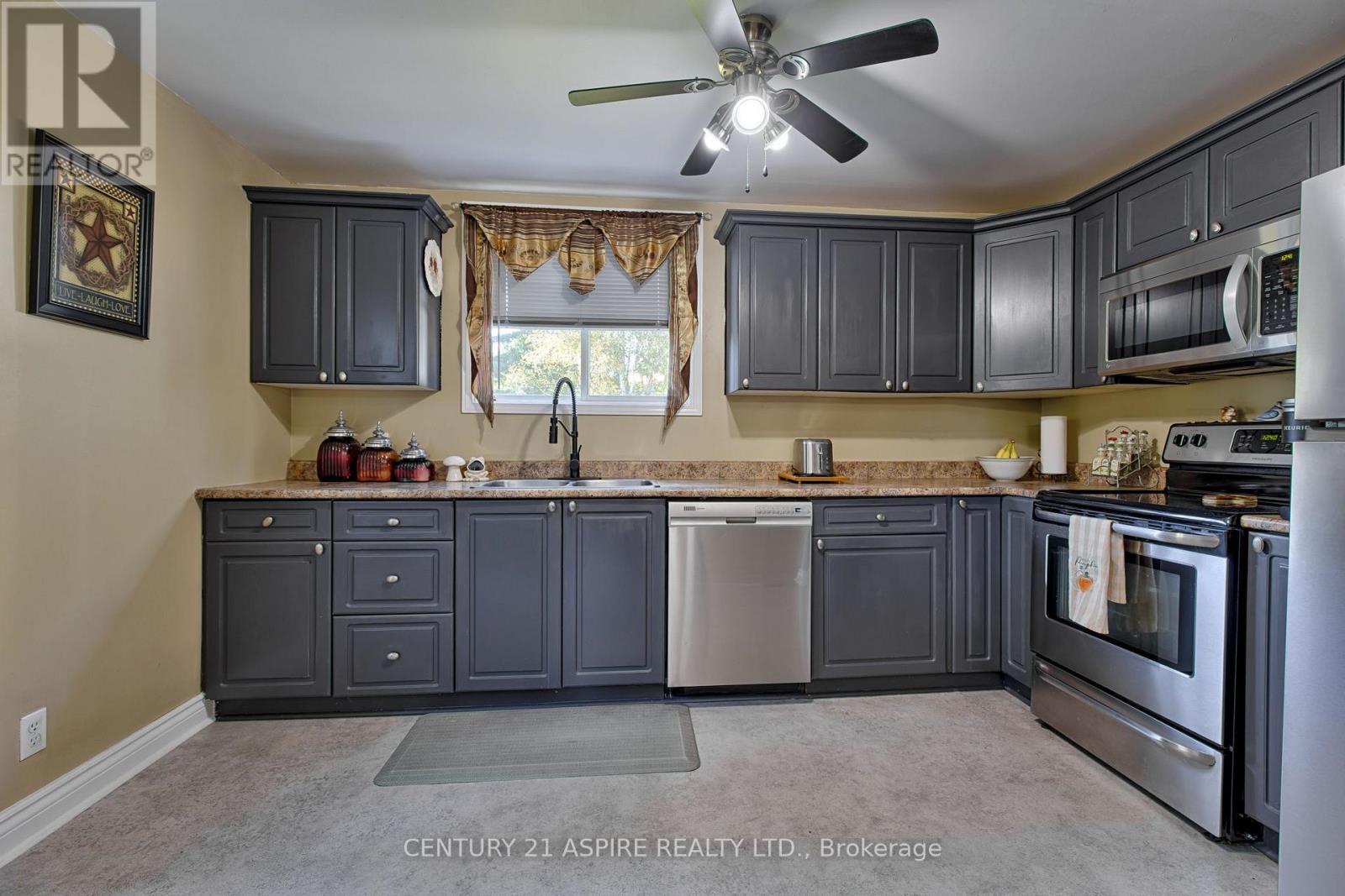 1085 Forest Lea Road Property Photo 22
