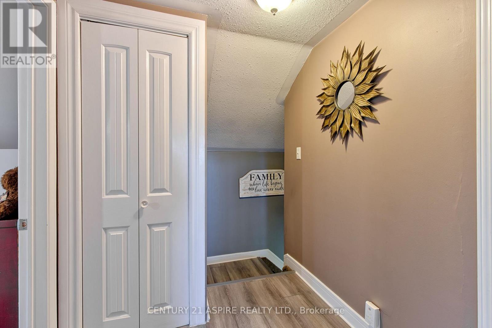 1085 Forest Lea Road Property Photo 23