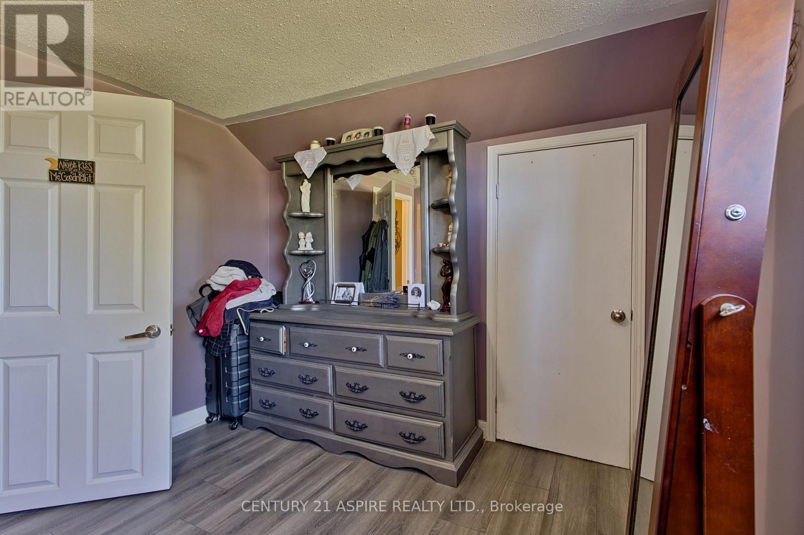 1085 Forest Lea Road Property Photo 29